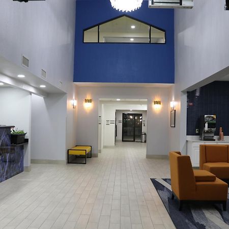 בודה Quality Inn & Suites מראה חיצוני תמונה