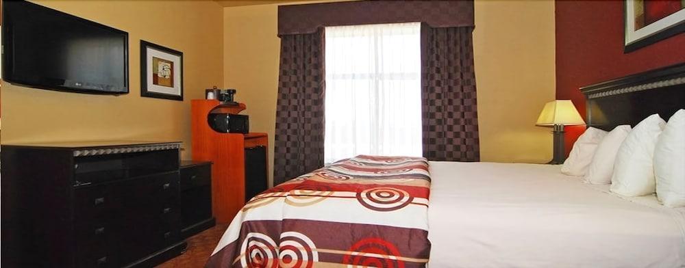 בודה Quality Inn & Suites מראה חיצוני תמונה