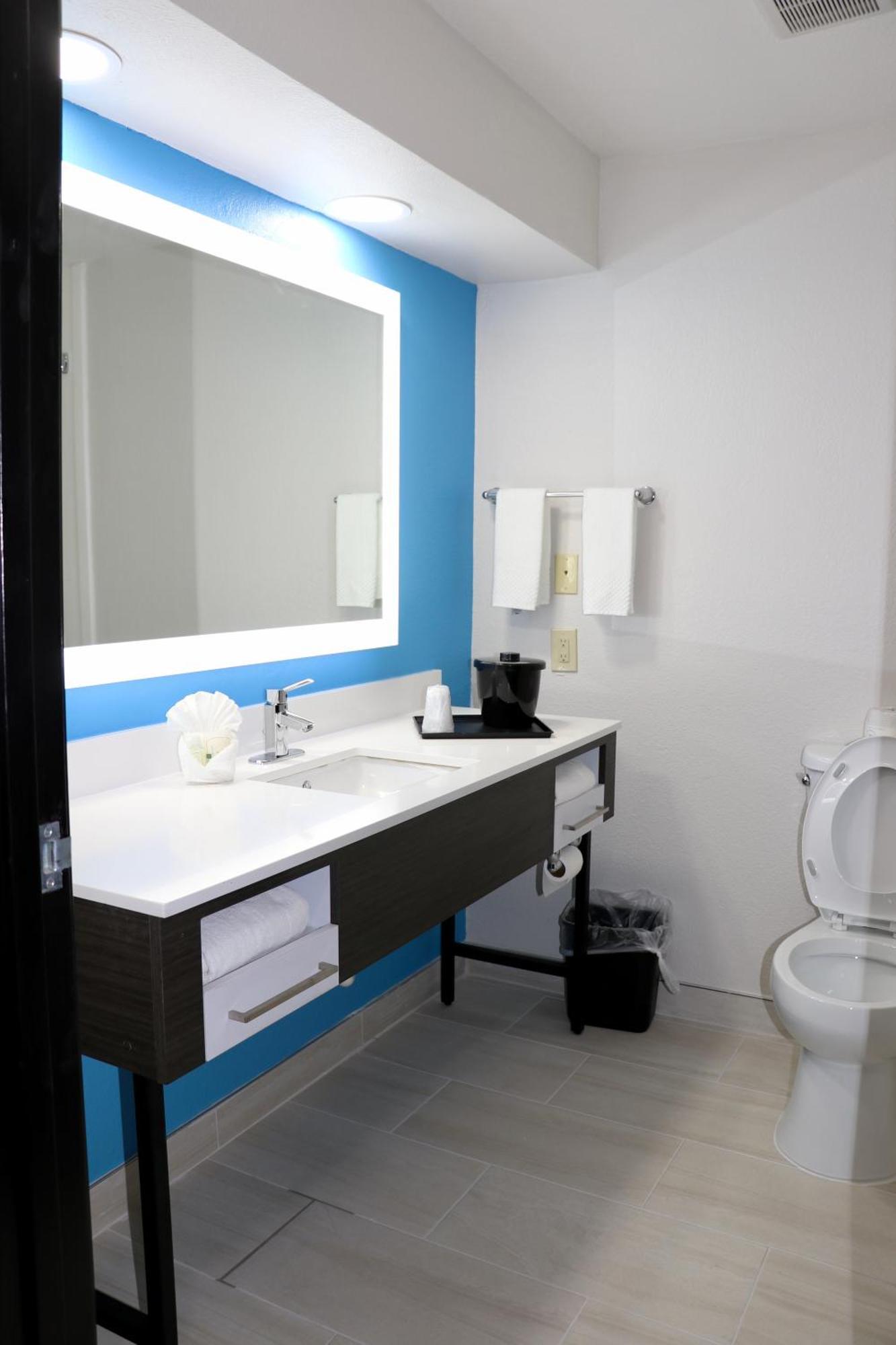 בודה Quality Inn & Suites מראה חיצוני תמונה
