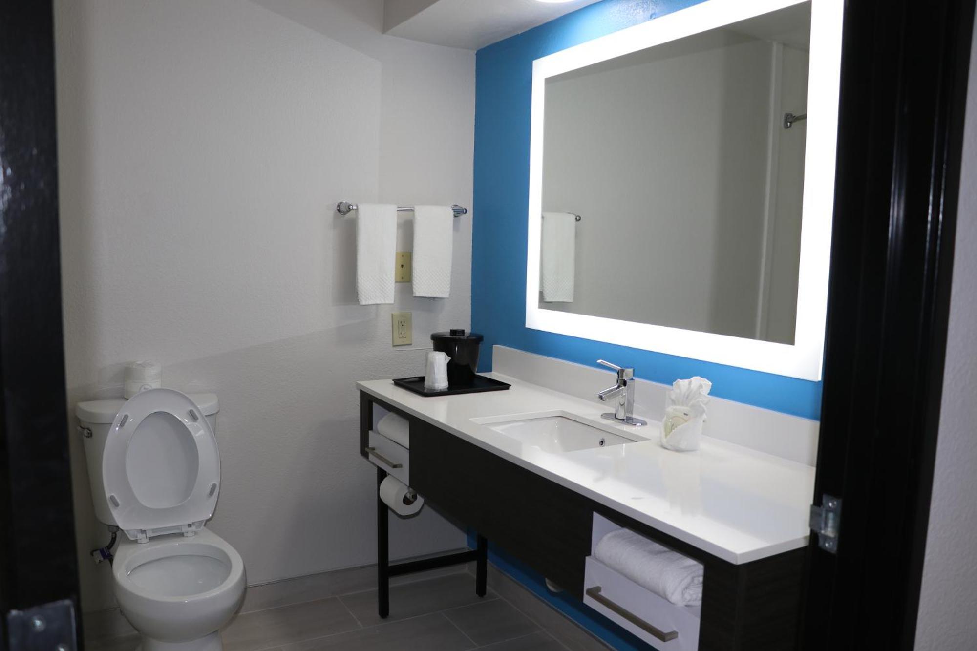 בודה Quality Inn & Suites מראה חיצוני תמונה