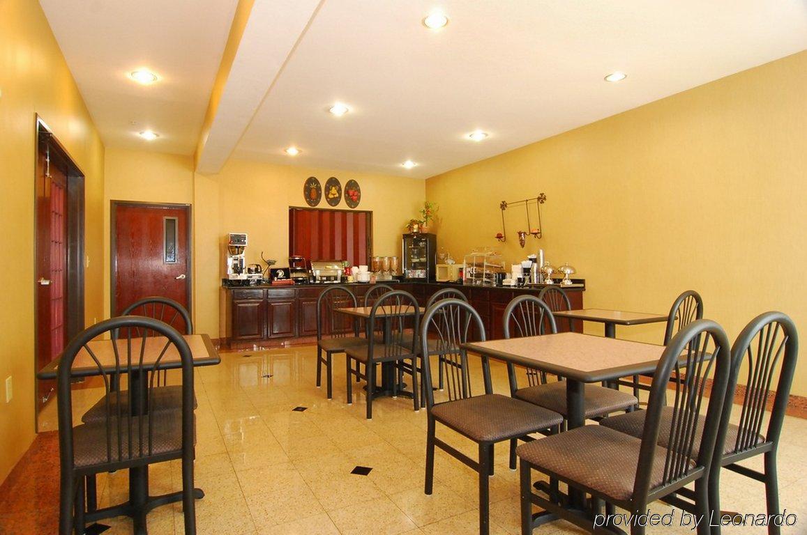 בודה Quality Inn & Suites מסעדה תמונה