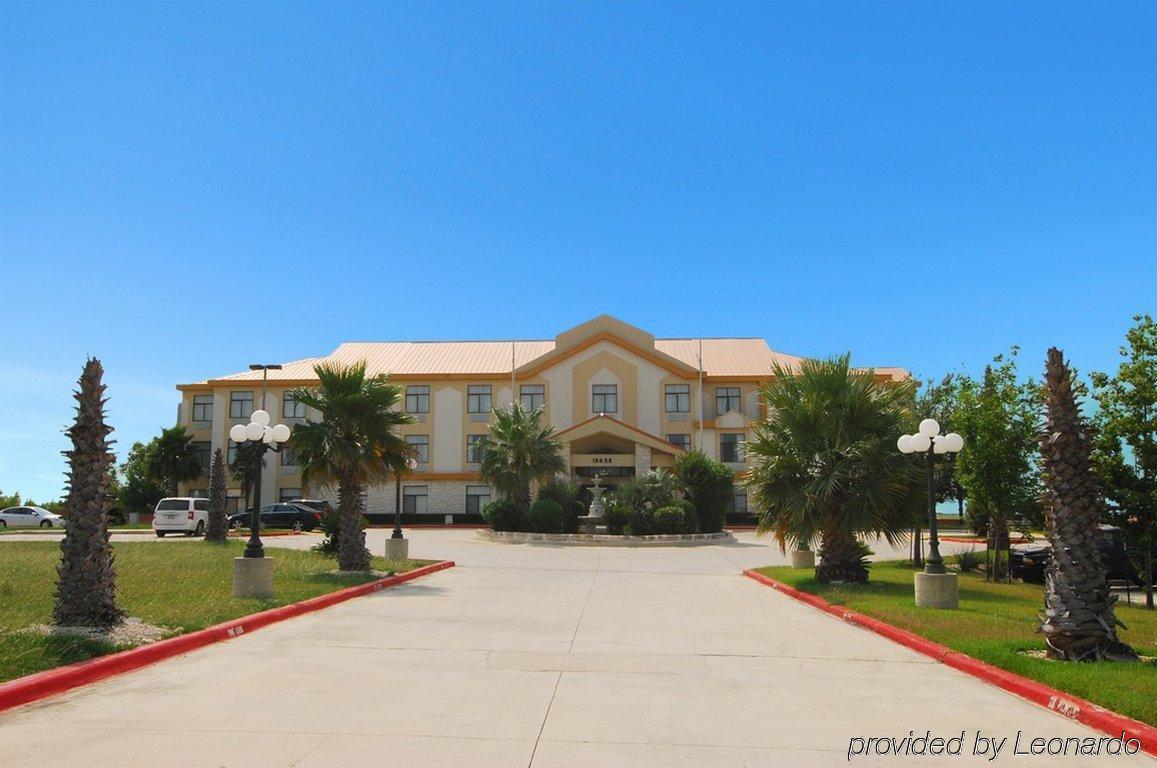 בודה Quality Inn & Suites מראה חיצוני תמונה