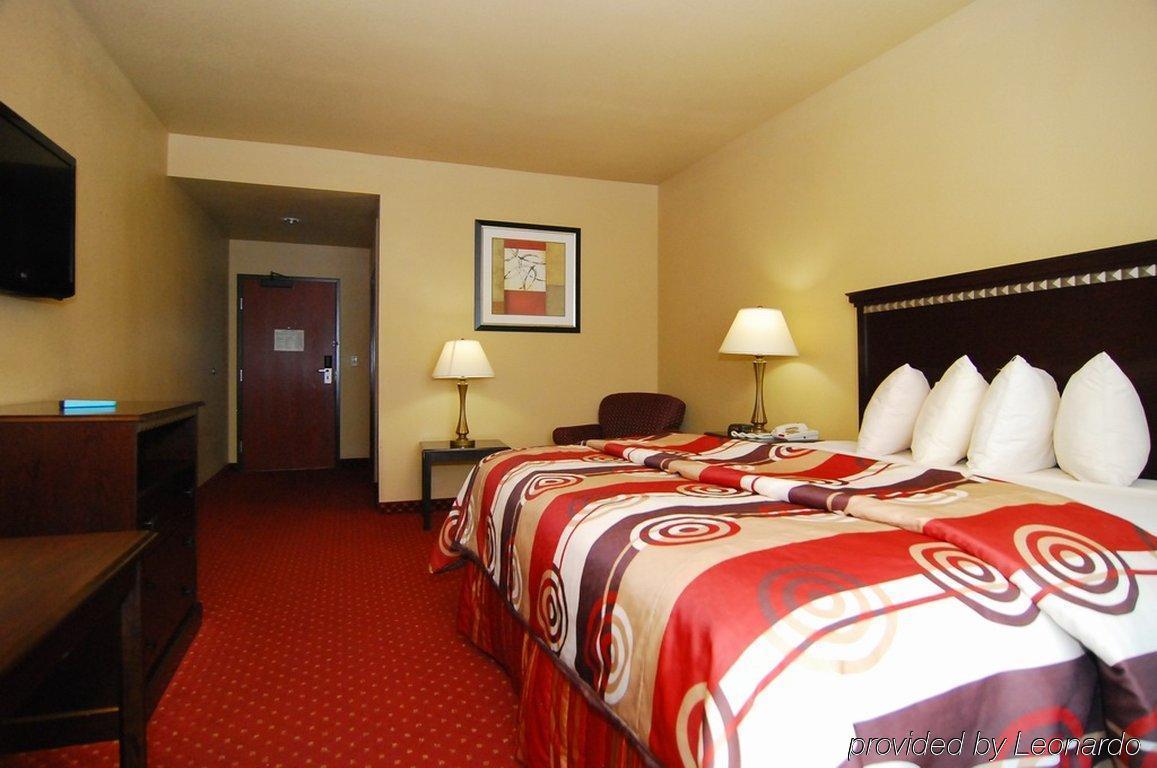 בודה Quality Inn & Suites חדר תמונה