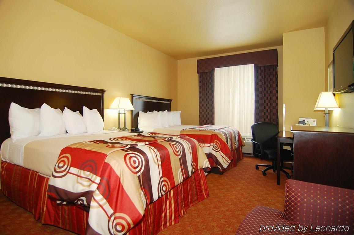 בודה Quality Inn & Suites מראה חיצוני תמונה