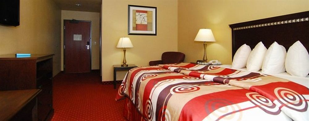בודה Quality Inn & Suites מראה חיצוני תמונה