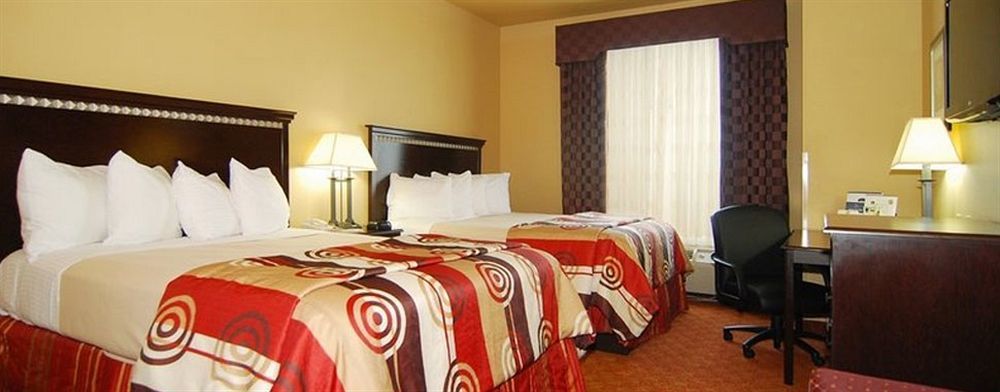 בודה Quality Inn & Suites מראה חיצוני תמונה