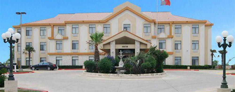 בודה Quality Inn & Suites מראה חיצוני תמונה